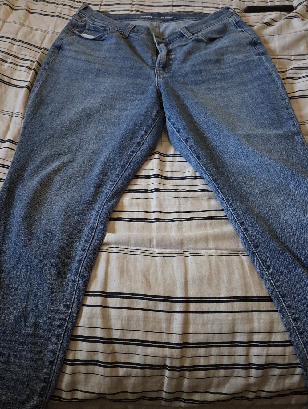 Old Navy Women's Straight Leg Jeans in Faded Blue Wash